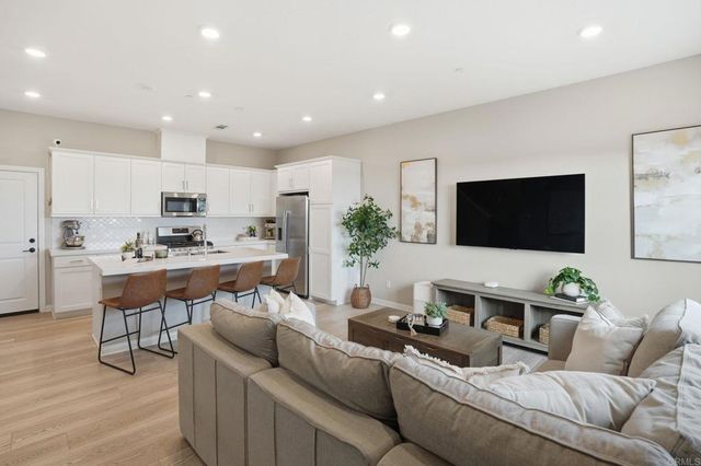 2042 Bluestone Circle, Chula Vista, CA 91913