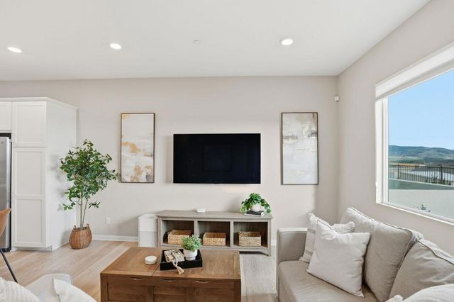 2042 Bluestone Circle, Chula Vista, CA 91913