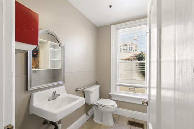 1123 D St, Sacramento, CA 95814