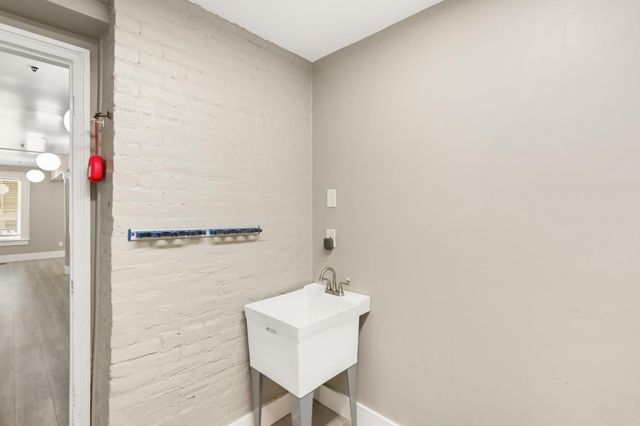 1123 D St, Sacramento, CA 95814