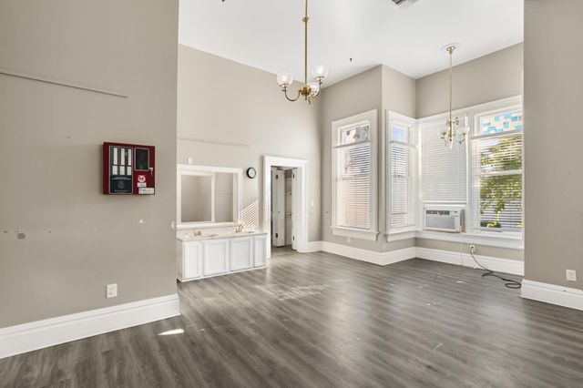 1123 D St, Sacramento, CA 95814