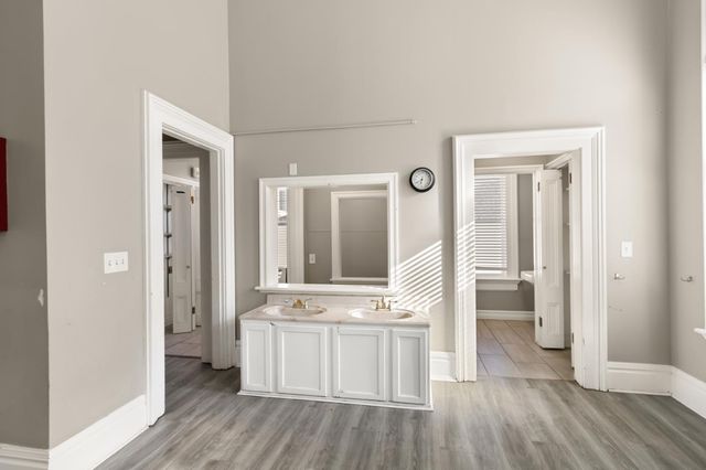 1123 D St, Sacramento, CA 95814