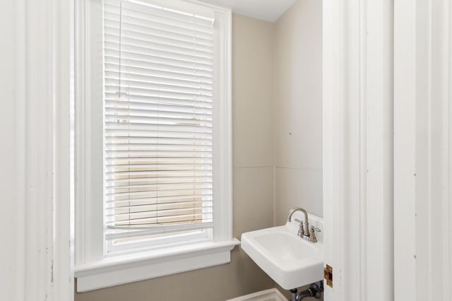 1123 D St, Sacramento, CA 95814