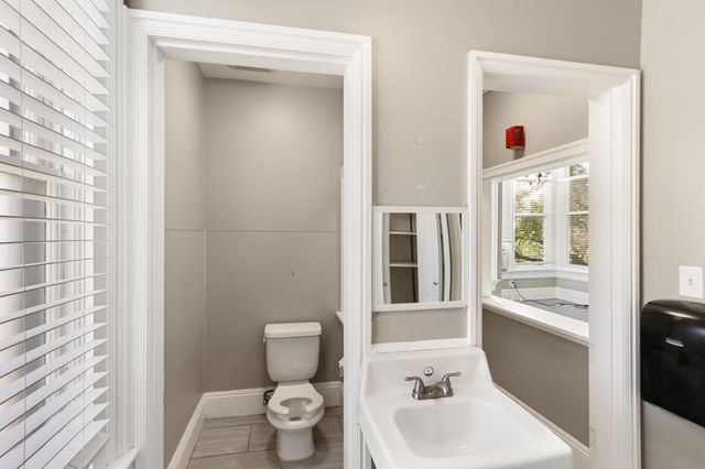 1123 D St, Sacramento, CA 95814