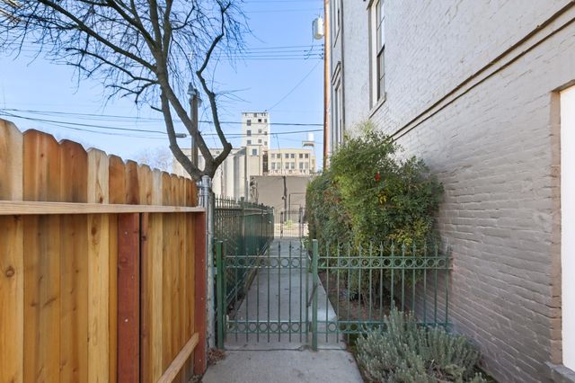 1123 D St, Sacramento, CA 95814