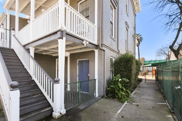 1123 D St, Sacramento, CA 95814