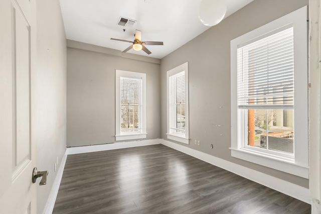 1123 D St, Sacramento, CA 95814