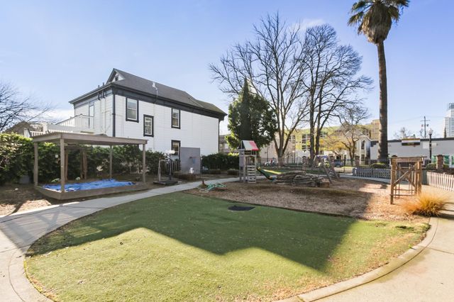 1123 D St, Sacramento, CA 95814