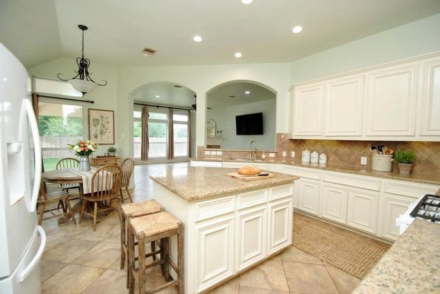 2435 Pioneer Oaks Drive, Fresno, TX 77545