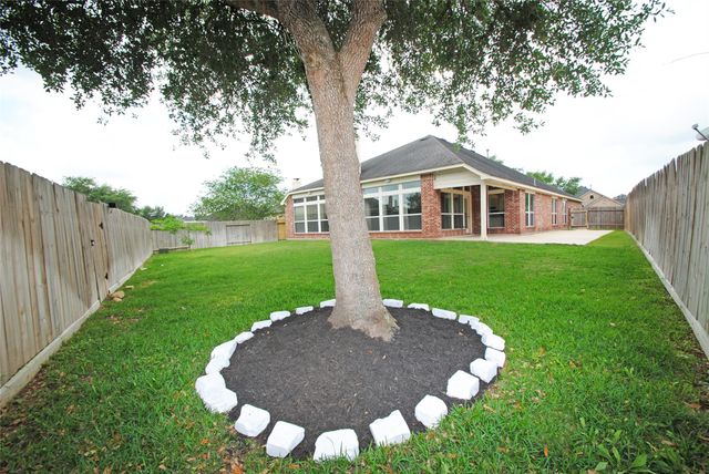 2435 Pioneer Oaks Drive, Fresno, TX 77545