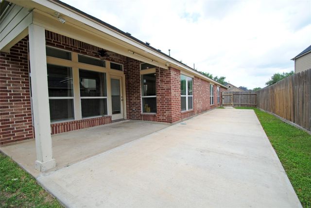 2435 Pioneer Oaks Drive, Fresno, TX 77545