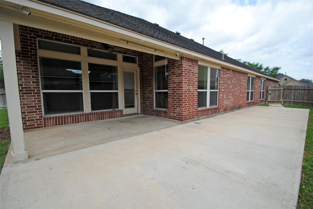 2435 Pioneer Oaks Drive, Fresno, TX 77545