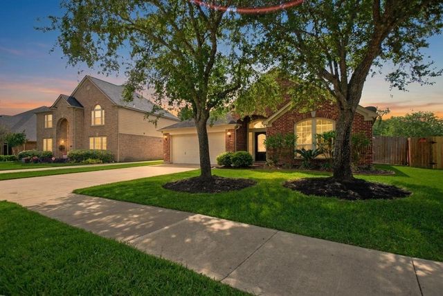 2435 Pioneer Oaks Drive, Fresno, TX 77545