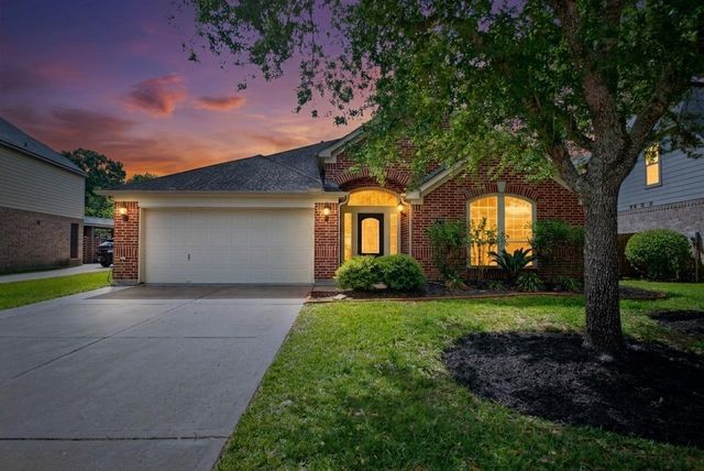 2435 Pioneer Oaks Drive, Fresno, TX 77545