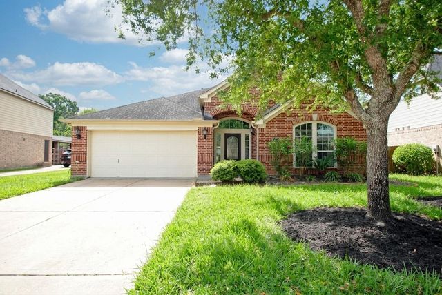 2435 Pioneer Oaks Drive, Fresno, TX 77545