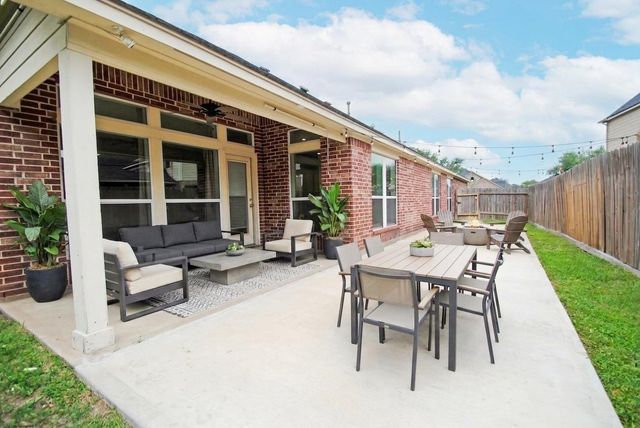 2435 Pioneer Oaks Drive, Fresno, TX 77545