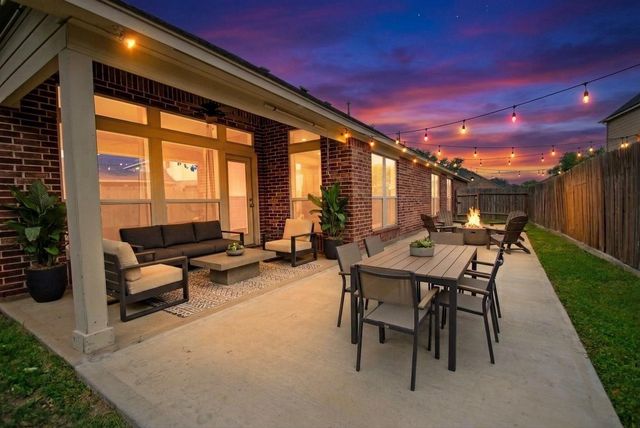 2435 Pioneer Oaks Drive, Fresno, TX 77545