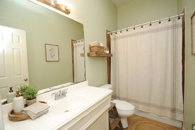 2435 Pioneer Oaks Drive, Fresno, TX 77545