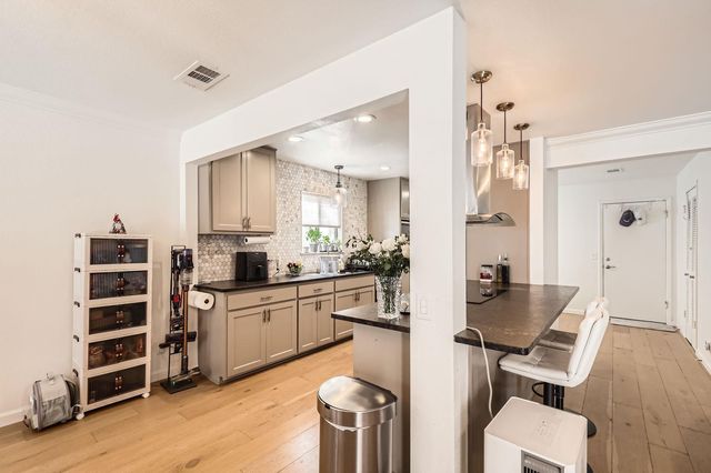 9518 Topridge DR 7, Austin, TX 78750