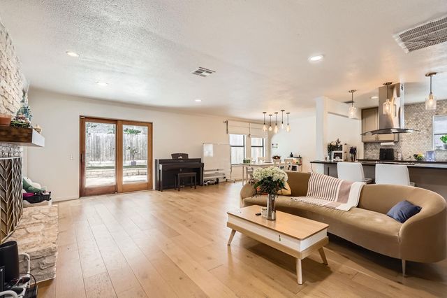 9518 Topridge DR 7, Austin, TX 78750