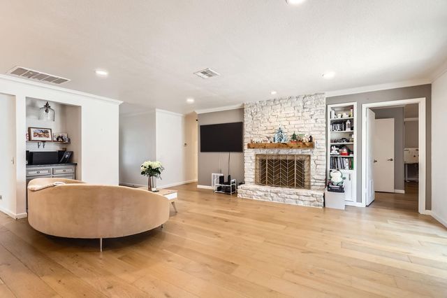 9518 Topridge DR 7, Austin, TX 78750