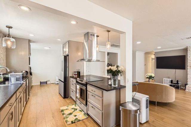 9518 Topridge DR 7, Austin, TX 78750