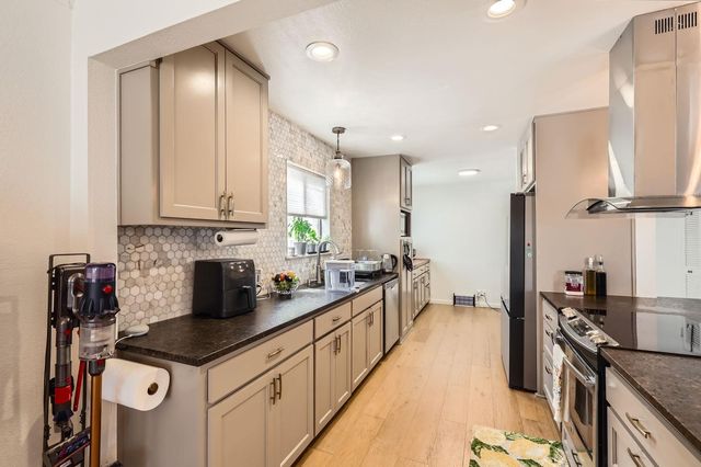 9518 Topridge DR 7, Austin, TX 78750