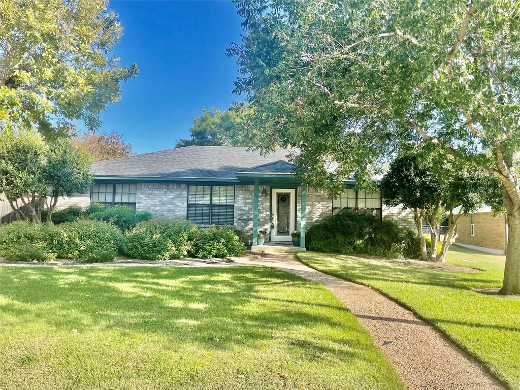 1113 Hackberry DR, Marble Falls, TX 78654