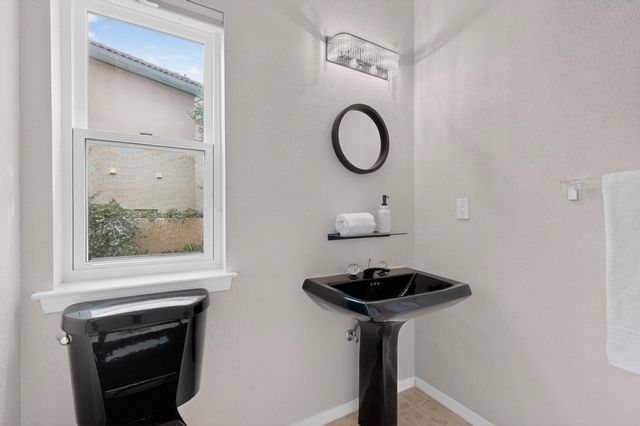 1327 Canyon Rim Drive NE, Albuquerque, NM 87112