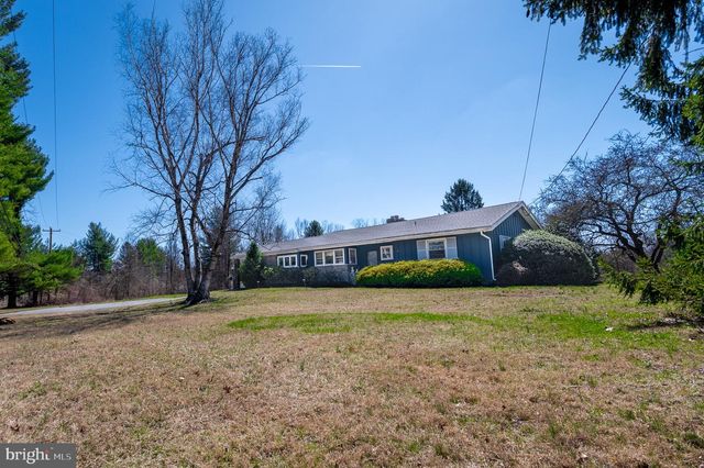 2310 HORSESHOE TRL, Chester Springs, PA 19425