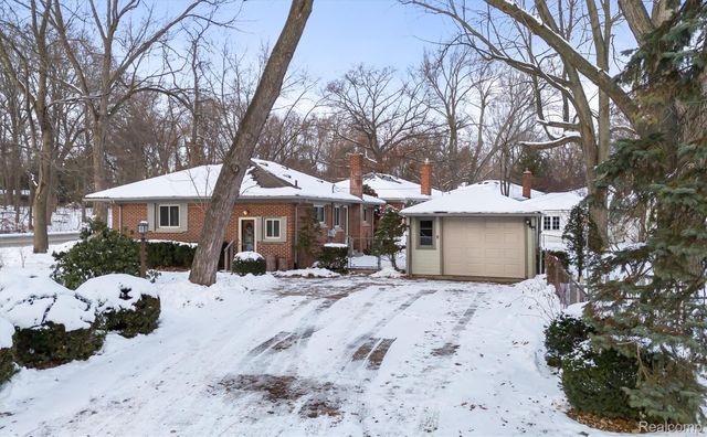 42583 Five Mile Road, Plymouth, MI 48170