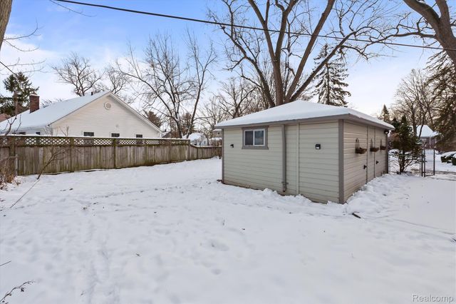 42583 Five Mile Road, Plymouth, MI 48170