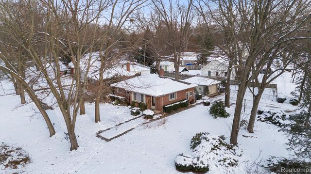 42583 Five Mile Road, Plymouth, MI 48170