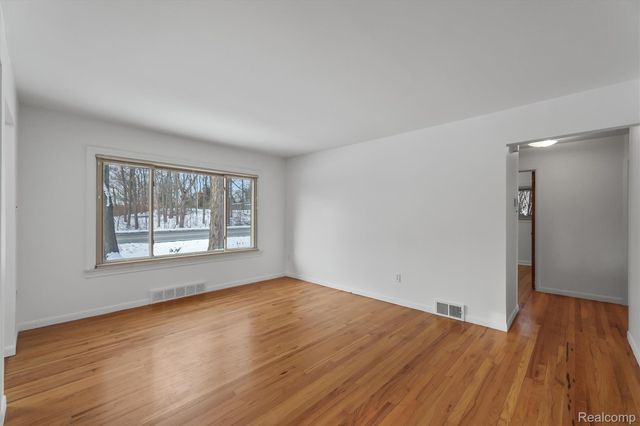 42583 Five Mile Road, Plymouth, MI 48170