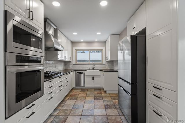 42583 Five Mile Road, Plymouth, MI 48170