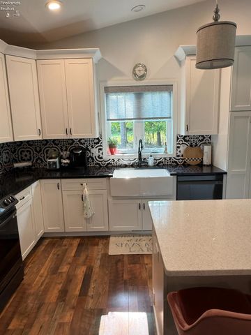 3741 Parkside Reserve Street, Vermilion, OH 44089