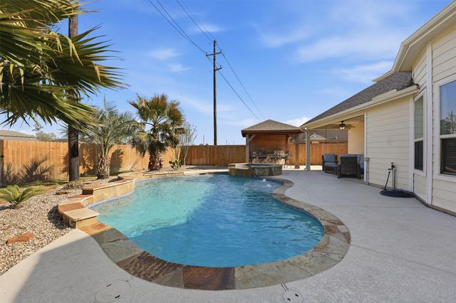 24630 Emerald Pool Falls Drive, Tomball, TX 77375