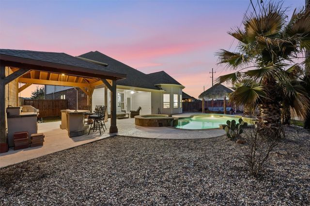 24630 Emerald Pool Falls Drive, Tomball, TX 77375