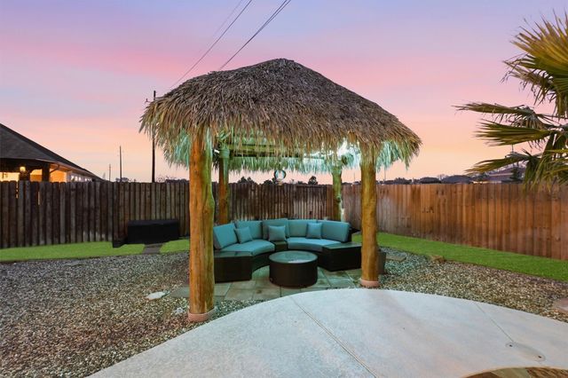 24630 Emerald Pool Falls Drive, Tomball, TX 77375