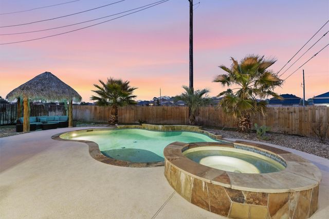 24630 Emerald Pool Falls Drive, Tomball, TX 77375