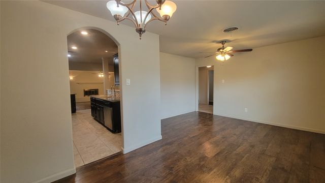 5613 Ammons Street, Haltom City, TX 76117