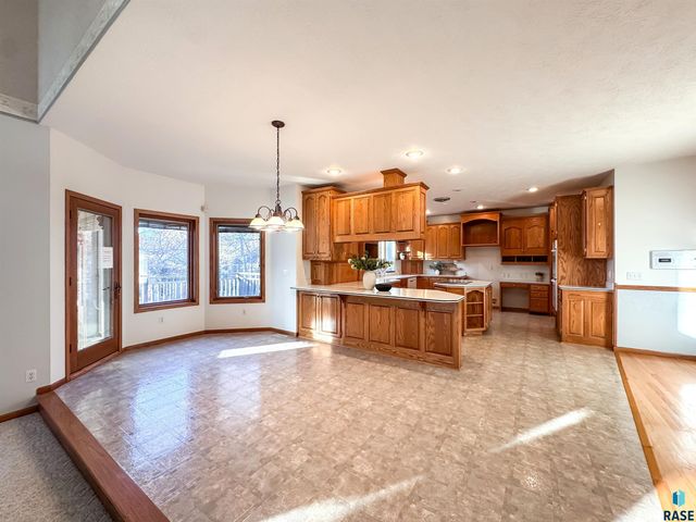 611 E 61st St Street, Sioux Falls, SD 57108