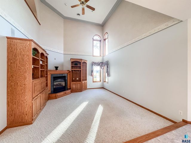 611 E 61st St Street, Sioux Falls, SD 57108