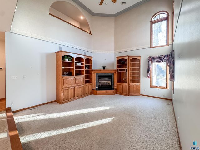 611 E 61st St Street, Sioux Falls, SD 57108