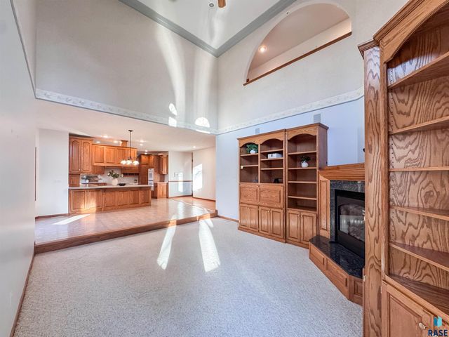 611 E 61st St Street, Sioux Falls, SD 57108