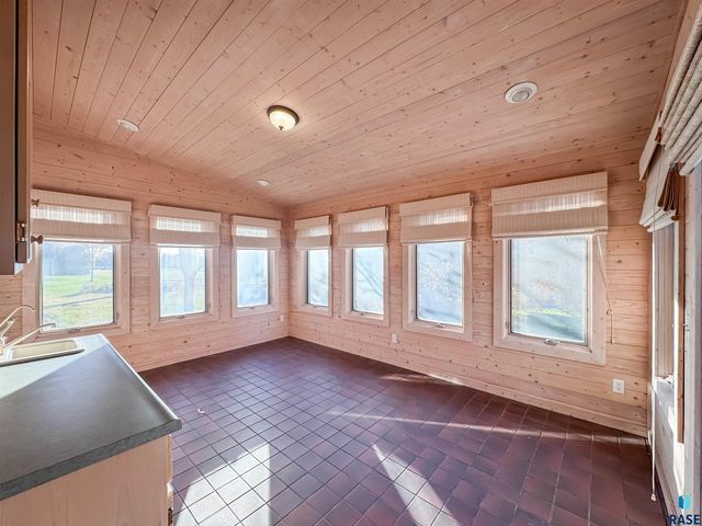 611 E 61st St Street, Sioux Falls, SD 57108