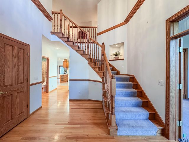 611 E 61st St Street, Sioux Falls, SD 57108