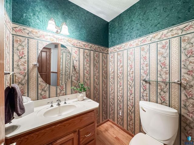 611 E 61st St Street, Sioux Falls, SD 57108