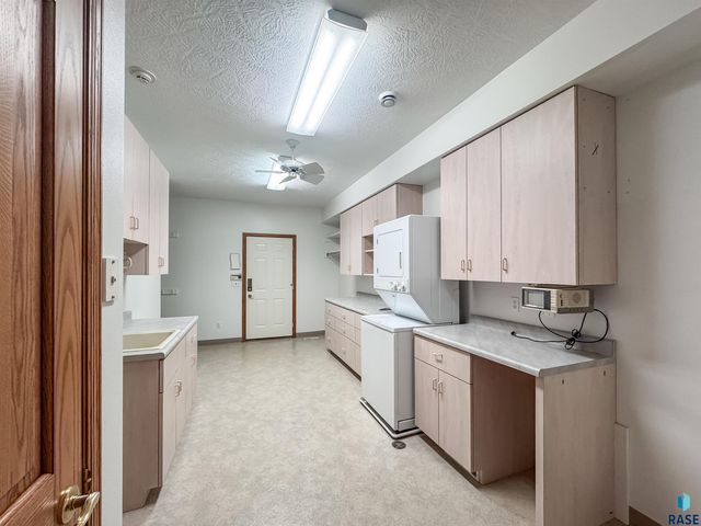 611 E 61st St Street, Sioux Falls, SD 57108