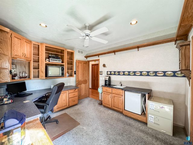 611 E 61st St Street, Sioux Falls, SD 57108